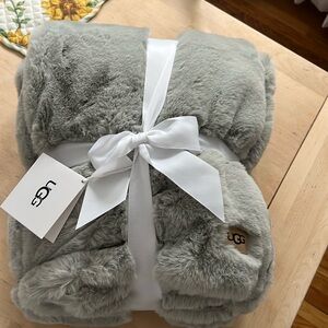 New UGG Throw